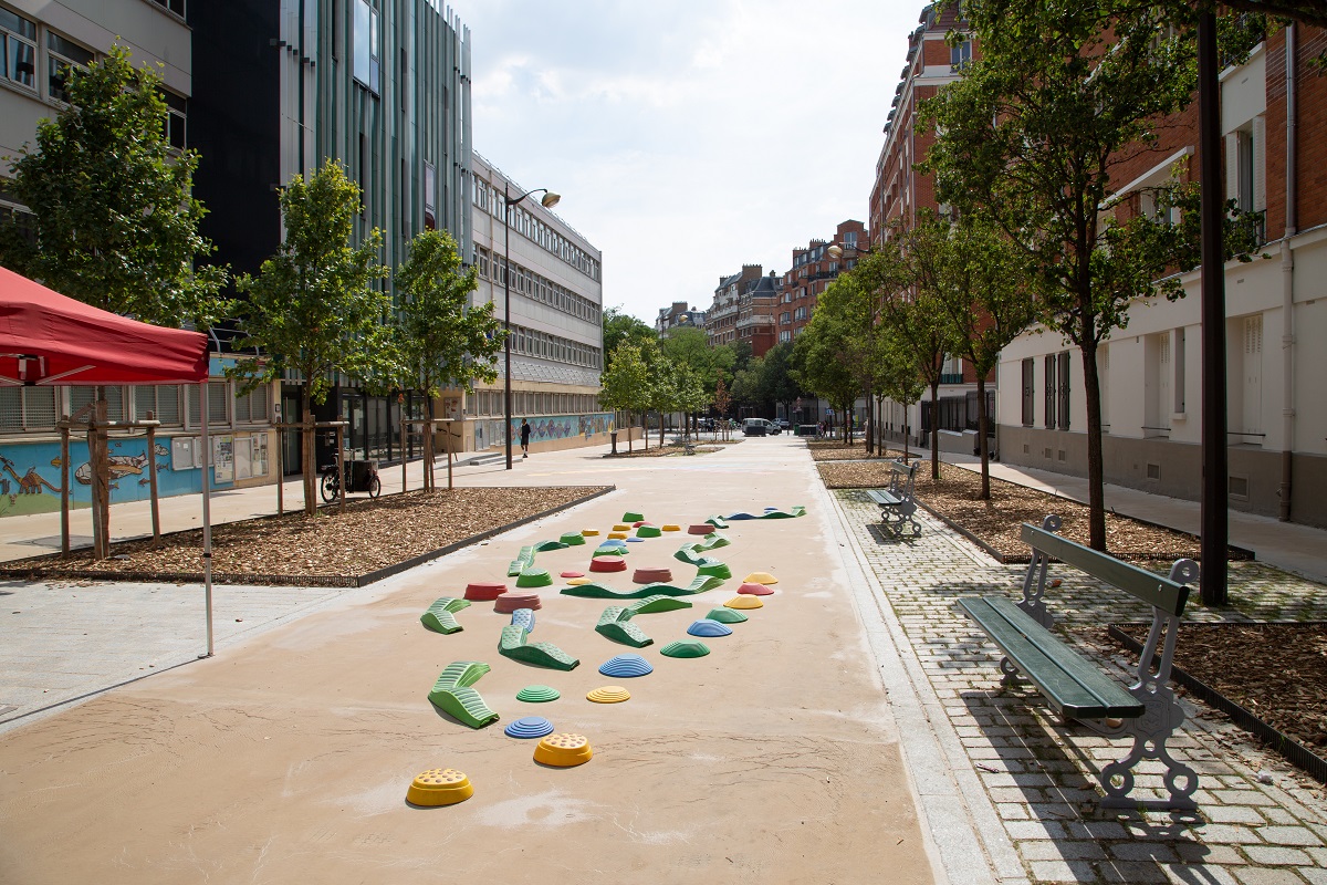 Rue aux écoles.